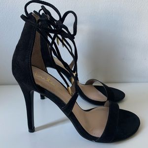 Lulu’s black strappy heels